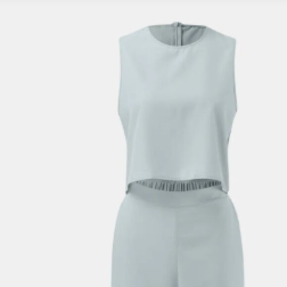 Elegant Wide Leg Jumpsuit in Light Blue - Picture 2 of 4